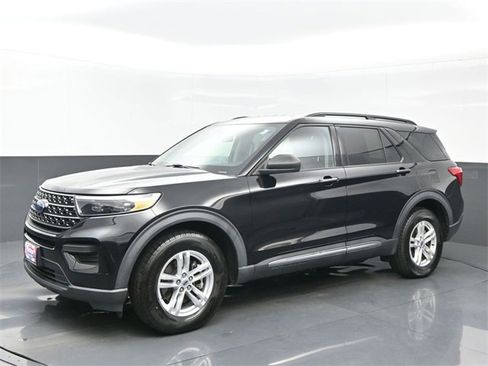 Used 2020 Ford Explorer XLT w/ Comfort Package image 2