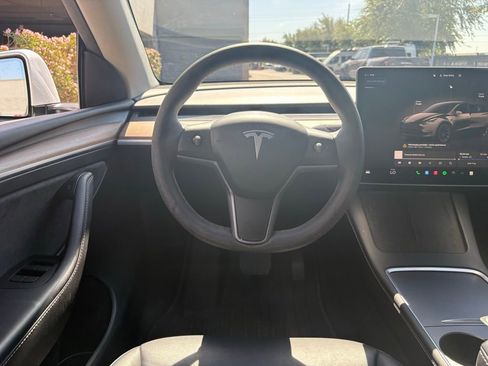 Used 2024 Tesla Model Y Long Range AWD/4WD image 5