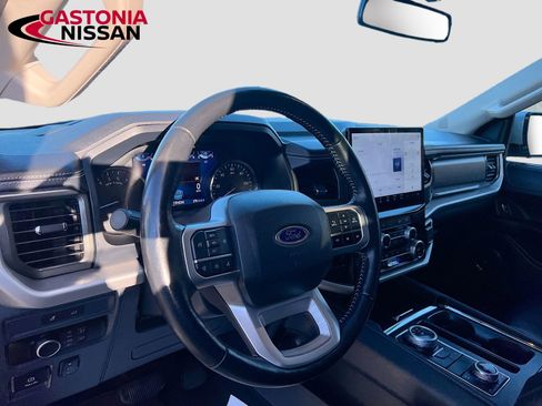 Used 2024 Ford Expedition Max XLT image 11