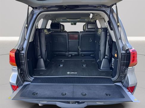 Used 2011 Lexus LX 570 4WD w/ Luxury Pkg image 37