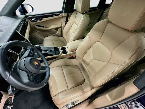 Certified 2026 Porsche Macan AWD/4WD image 5
