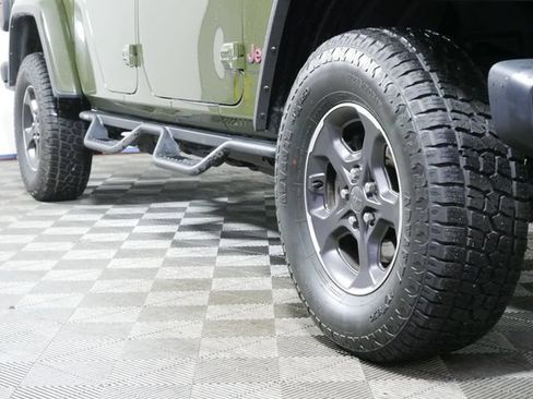 Used 2023 Jeep Gladiator Rubicon w/ Cold Weather Group AWD/4WD image 8