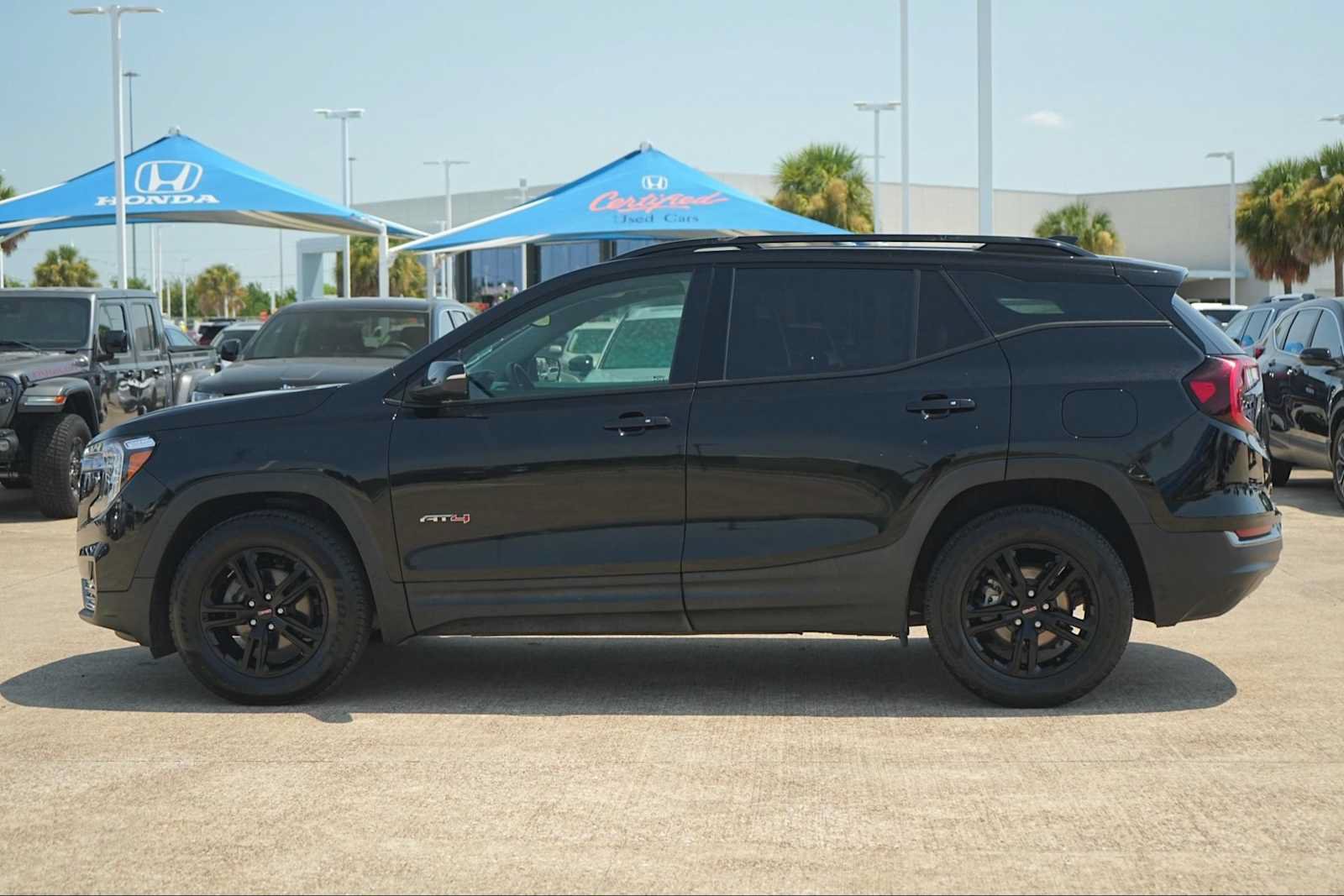 Used 2023 GMC Terrain AT4 AWD/4WD image 3