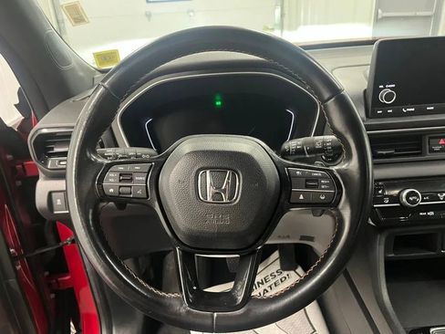 Used 2023 Honda Pilot Sport image 14