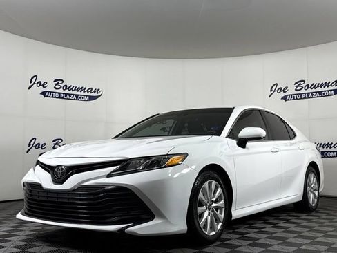Used 2020 Toyota Camry LE FWD image 3