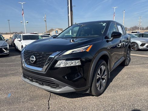Used 2022 Nissan Rogue SV image 1