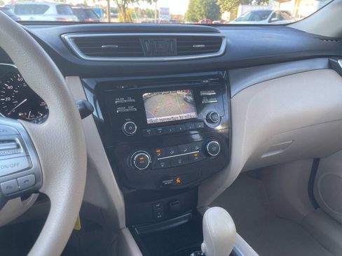 Used 2014 Nissan Rogue S FWD image 18