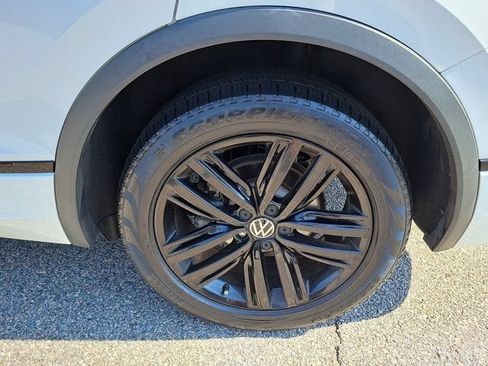 Used 2022 Volkswagen Tiguan SE R-Line AWD/4WD image 32
