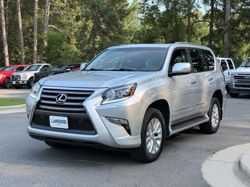 Used 2016 Lexus GX 460 w/ Premium Package AWD/4WD image 3