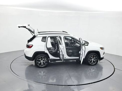 Used 2024 Jeep Compass Latitude AWD/4WD image 44
