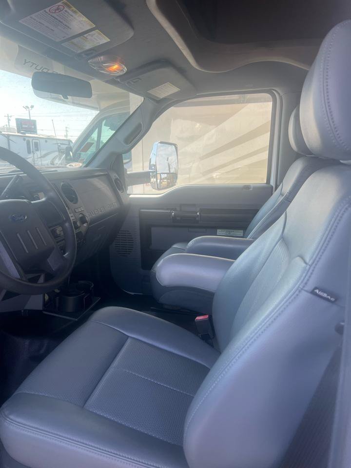 Used 2014 Ford F550 2WD Regular Cab Super Duty image 33