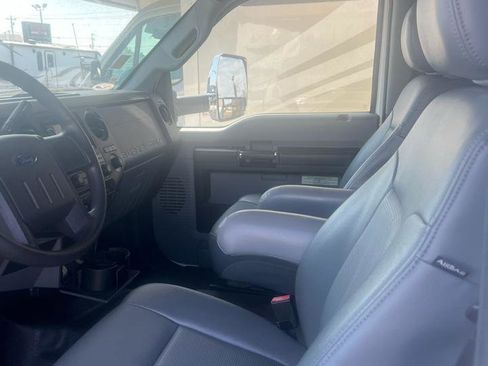 Used 2014 Ford F550 2WD Regular Cab Super Duty image 33