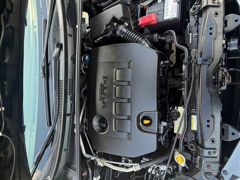 Used 2016 Toyota Corolla LE FWD image 30