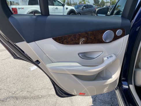 Used 2019 Mercedes-Benz GLC 350e 4MATIC w/ Premium Package image 21