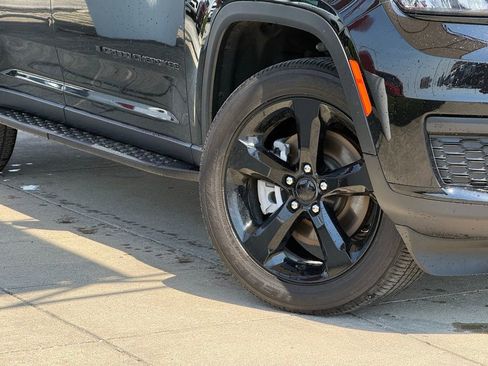 Certified 2025 Jeep Grand Cherokee L Laredo AWD/4WD image 10