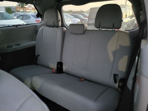 Used 2016 Toyota Sienna Limited Premium AWD/4WD image 16