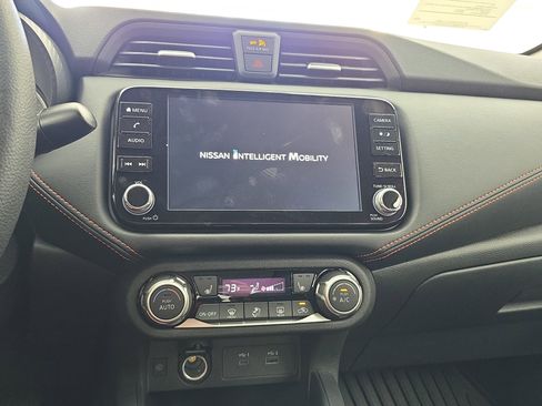 New 2025 Nissan Versa SR w/ Trunk Package image 19