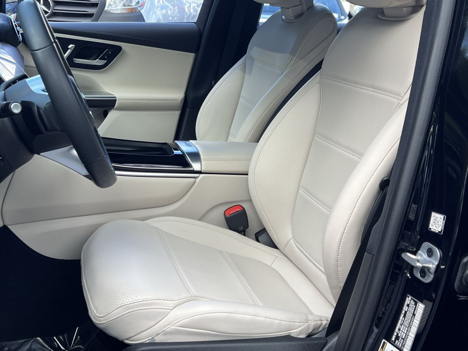 Used 2024 Mercedes-Benz GLC 300 4MATIC image 18