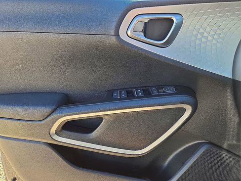 Used 2024 Kia Soul LX w/ Option Group 015 image 19