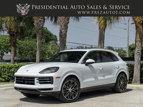 Used 2024 Porsche Cayenne AWD/4WD image 1