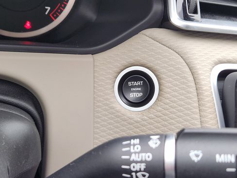 Certified 2021 Land Rover Range Rover Velar S image 22