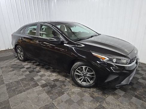 Used 2023 Kia Forte LXS w/ LXS Technology Package FWD image 7