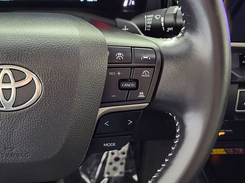 Used 2025 Toyota Camry SE FWD image 25