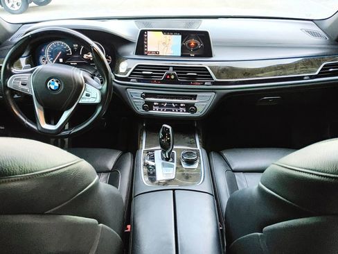 Used 2018 BMW 740i image 19