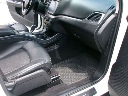 Used 2020 Dodge Journey Crossroad w/ Popular Equipment Group FWD image 9