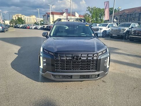 Used 2023 Hyundai Palisade Limited FWD image 2