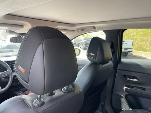 Used 2025 Nissan Kicks SR w/ SR Premium Package AWD/4WD image 13