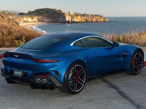 Used 2025 Aston Martin V8 Vantage Coupe RWD image 3