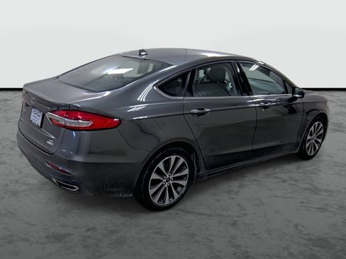 Used 2019 Ford Fusion SE image 4