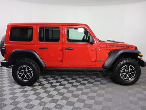 Used 2025 Jeep Wrangler Unlimited Rubicon w/ Convenience Group AWD/4WD image 9
