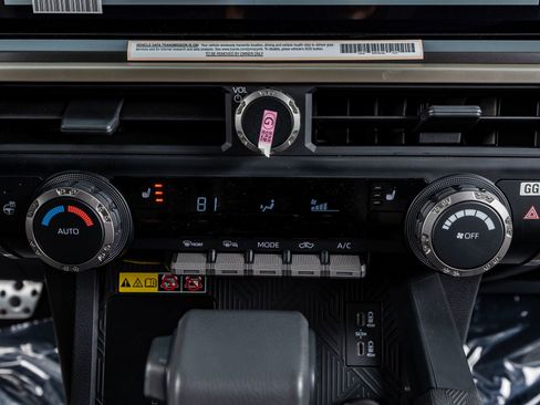 Used 2024 Toyota Tacoma TRD Sport w/ TRD Sport Upgrade Package image 26