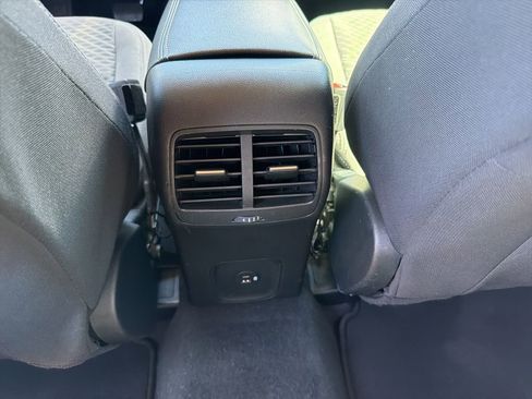 Used 2020 Ford Escape SE FWD image 18