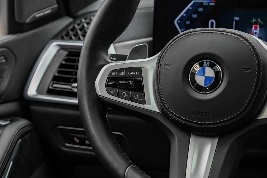 Used 2025 BMW X7 xDrive40i AWD/4WD image 19