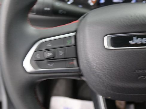 Used 2025 Jeep Compass Trailhawk AWD/4WD image 39