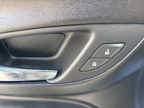 Used 2018 Chevrolet Equinox LT w/ Sun & Infotainment Package image 23