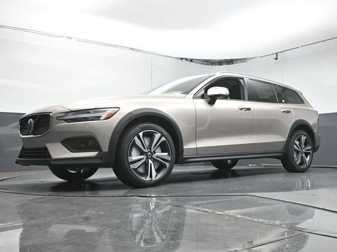 New 2026 Volvo V60 B5 Cross Country Plus w/ Protection Package Premier AWD/4WD image 37