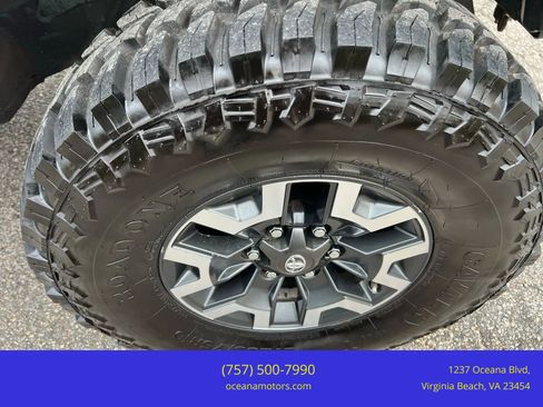 Used 2017 Toyota Tacoma TRD Off-Road image 34