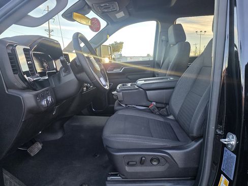 Used 2025 GMC Sierra 2500 SLE w/ SLE Value Package; image 11