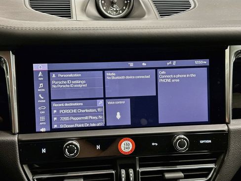 Certified 2025 Porsche Macan AWD/4WD image 16