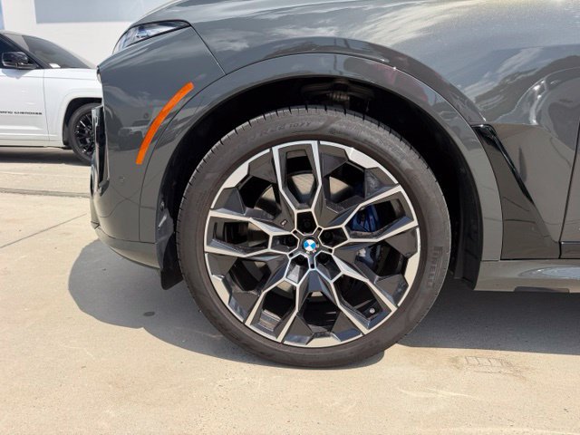 Used 2026 BMW X7 xDrive40i w/ M Sport Package AWD/4WD image 9