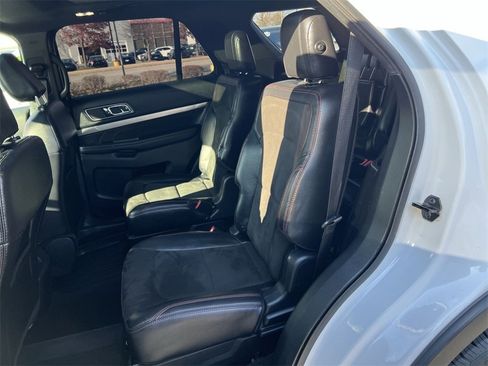 Used 2018 Ford Explorer XLT w/ Equipment Group 202A image 25