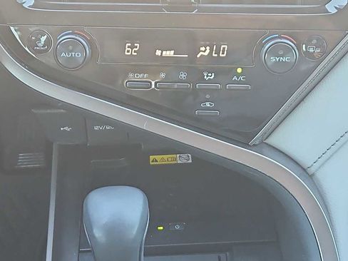 Used 2022 Toyota Camry XSE image 17