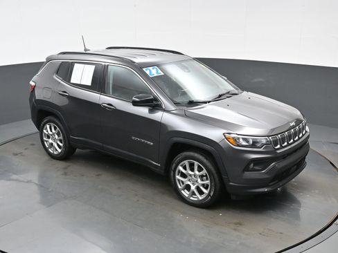 Used 2022 Jeep Compass Latitude AWD/4WD image 40