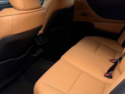 Used 2024 Lexus ES 350 w/ Premium Package image 33