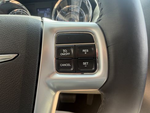 Used 2012 Chrysler Town & Country Touring w/ Entertainment Group #1 FWD image 37