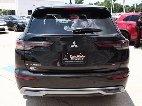 New 2025 Mitsubishi Outlander SE image 10